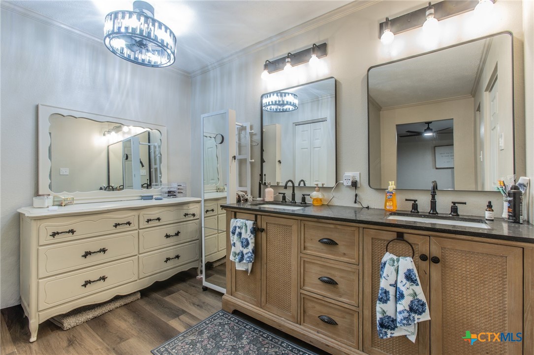 1608 Sunset Road Waco, TX 76706 - Photo 15 of 38 Master Bath