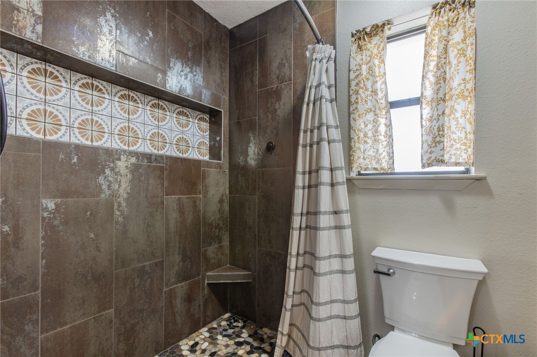 1608 Sunset Road Waco, TX 76706 - Photo 16 of 38 Master Shower