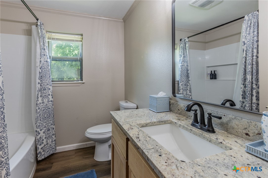 1608 Sunset Road Waco, TX 76706 - Photo 18 of 38 Guest Bathroom