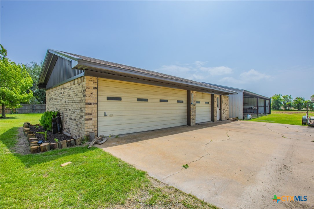 1608 Sunset Road Waco, TX 76706 - Photo 29 of 38 3 Car Garage