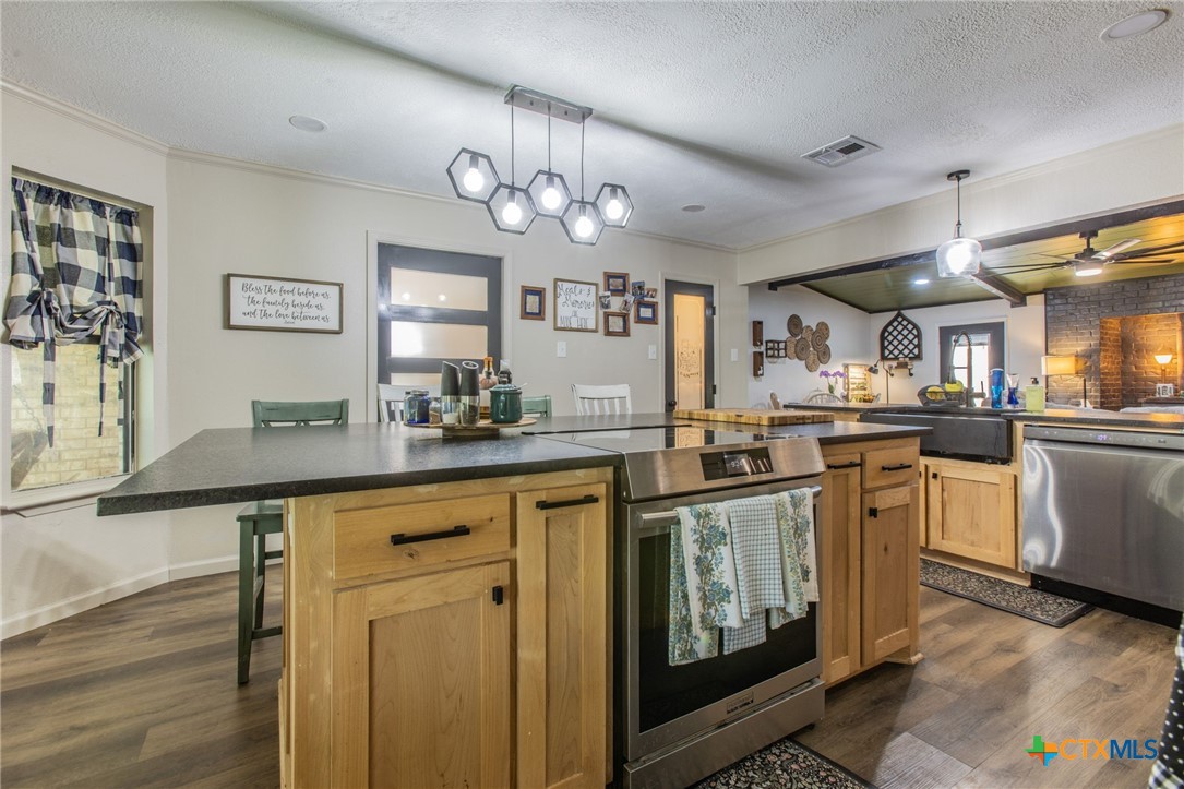 1608 Sunset Road Waco, TX 76706 - Photo 10 of 38