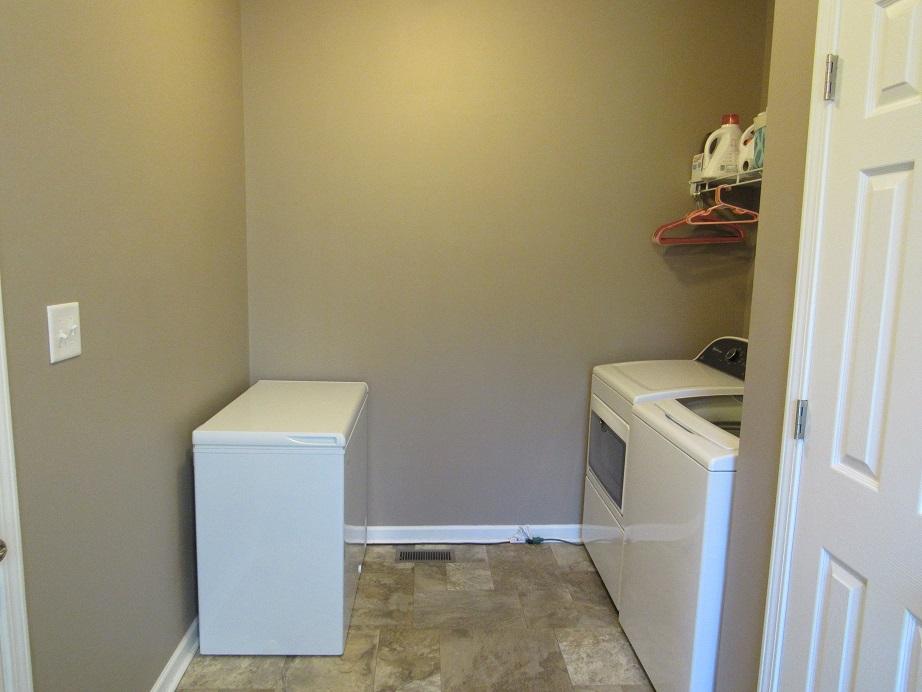 4555 Old Stage Road Radford, VA 24141 - Photo 12 of 37 4555 Old Stage Laundry mudroom