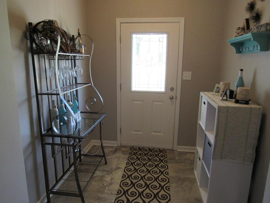 4555 Old Stage Entrance foyer