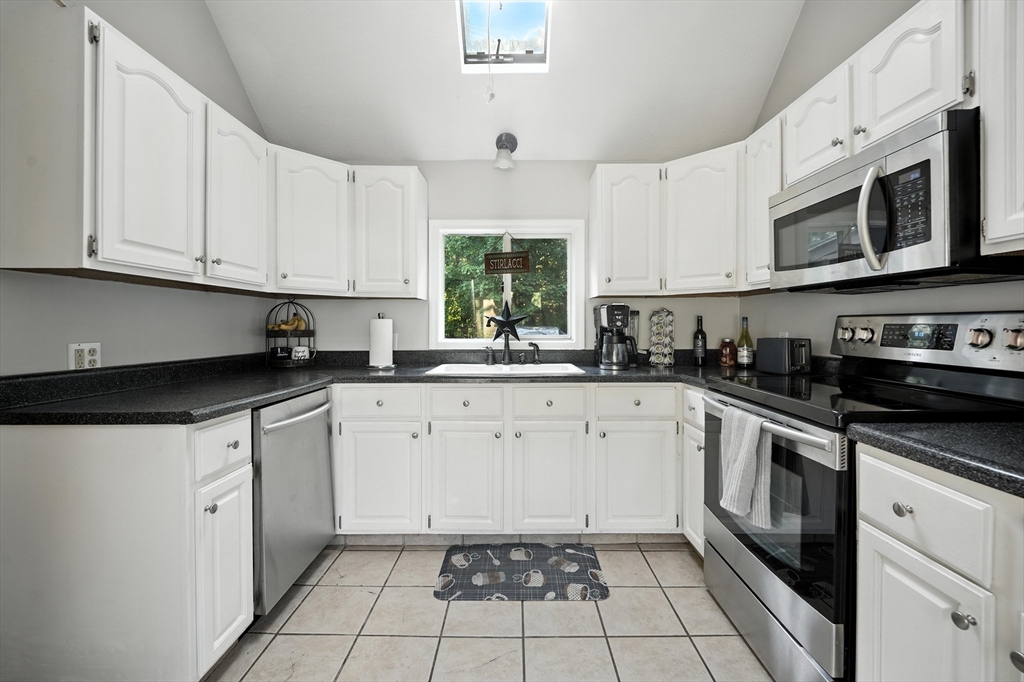 8 Meadow View Road Wilbraham, MA 01095 - Photo 3 of 28 Gallery Image 3