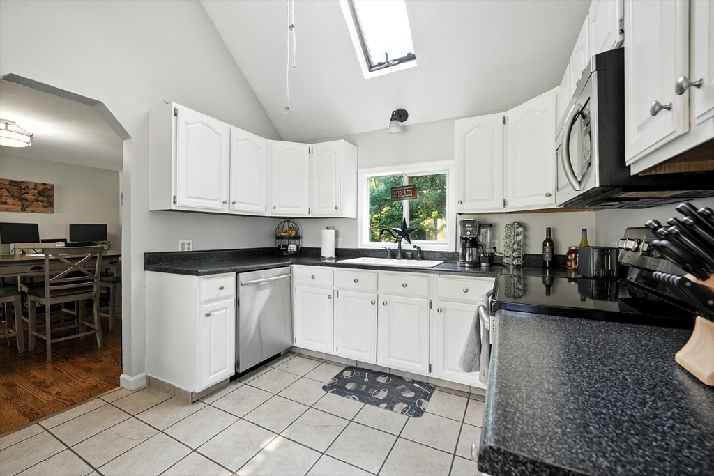 8 Meadow View Road Wilbraham, MA 01095 - Photo 4 of 28 Gallery Image 4