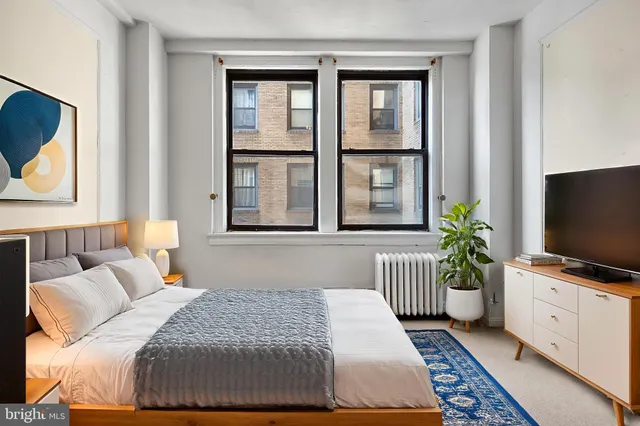 $975 | 1324 Locust Street, Unit 802, Philadelphia, PA 19107