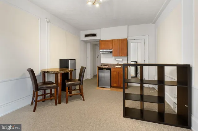 $975 | 1324 Locust Street, Unit 802, Philadelphia, PA 19107