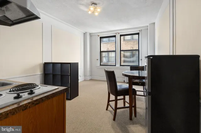 $975 | 1324 Locust Street, Unit 802, Philadelphia, PA 19107