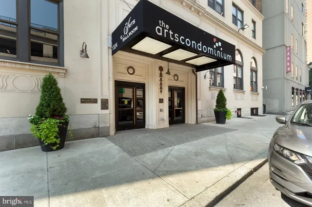$975 | 1324 Locust Street, Unit 802, Philadelphia, PA 19107
