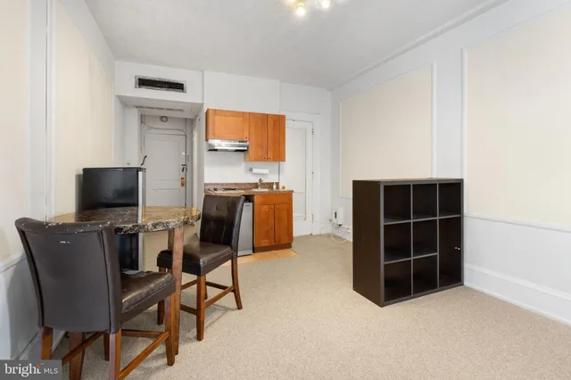 $975 | 1324 Locust Street, Unit 802, Philadelphia, PA 19107