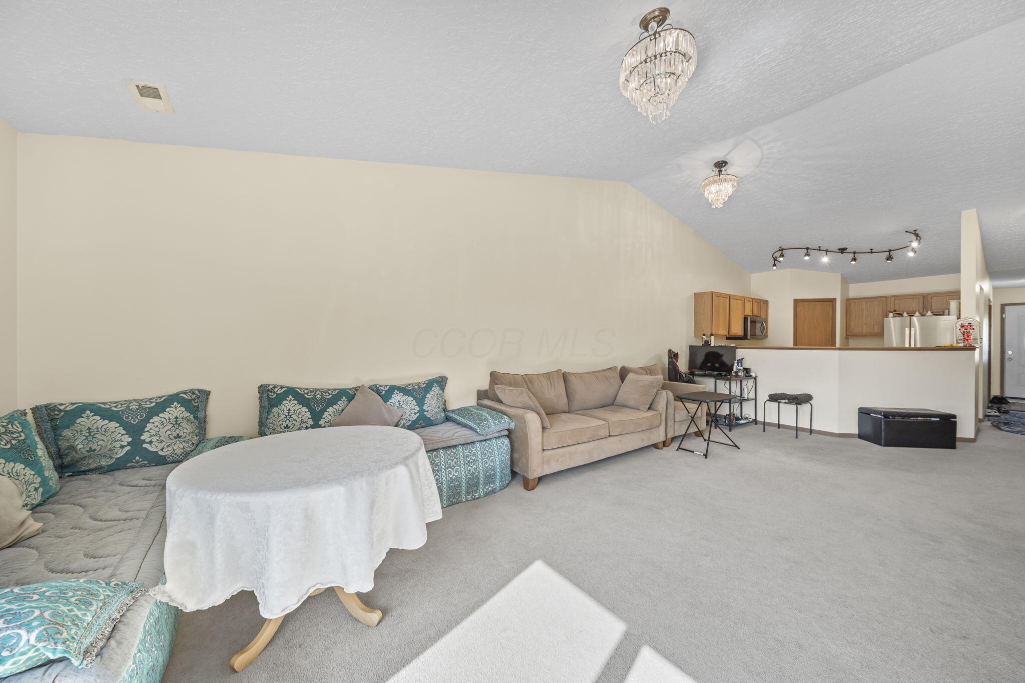 1521 October Ridge Court Columbus, OH 43223 - Photo 21 of 64 21-web-or-mls-DSC09650