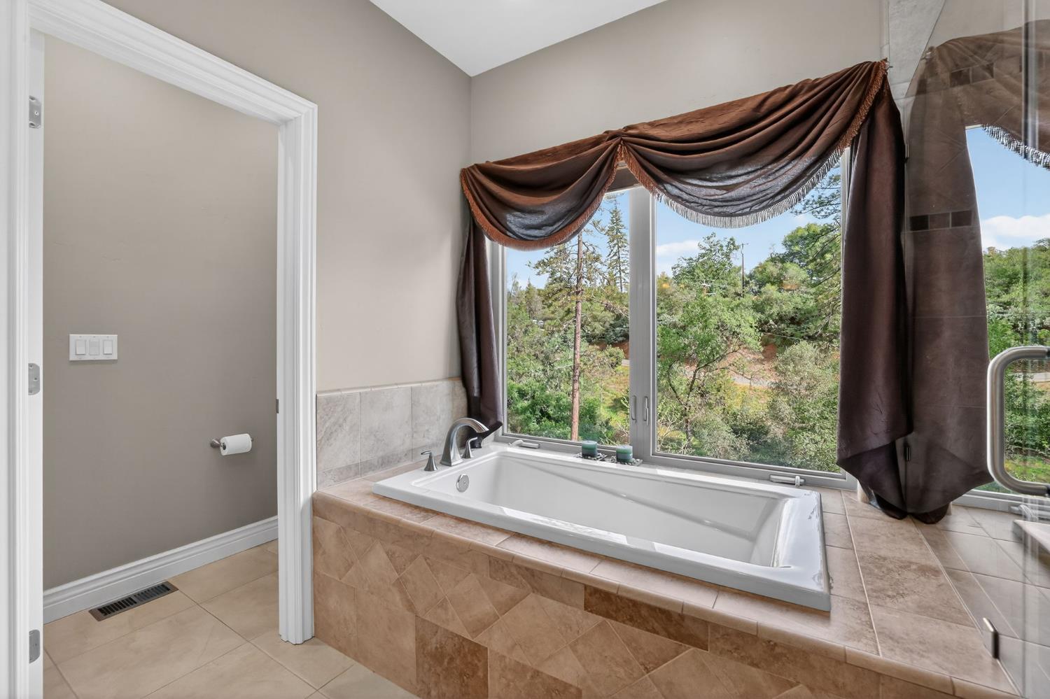 4554 Cross Creek Road Cool, CA 95614 - Photo 34 of 92 Gallery Image 34