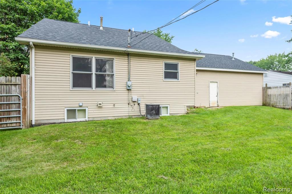 2976 Melvin Avenue Rochester Hills, MI 48307 - Photo 29 of 32