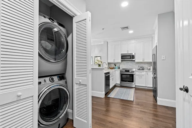 a view of kitchen with washer and dryer