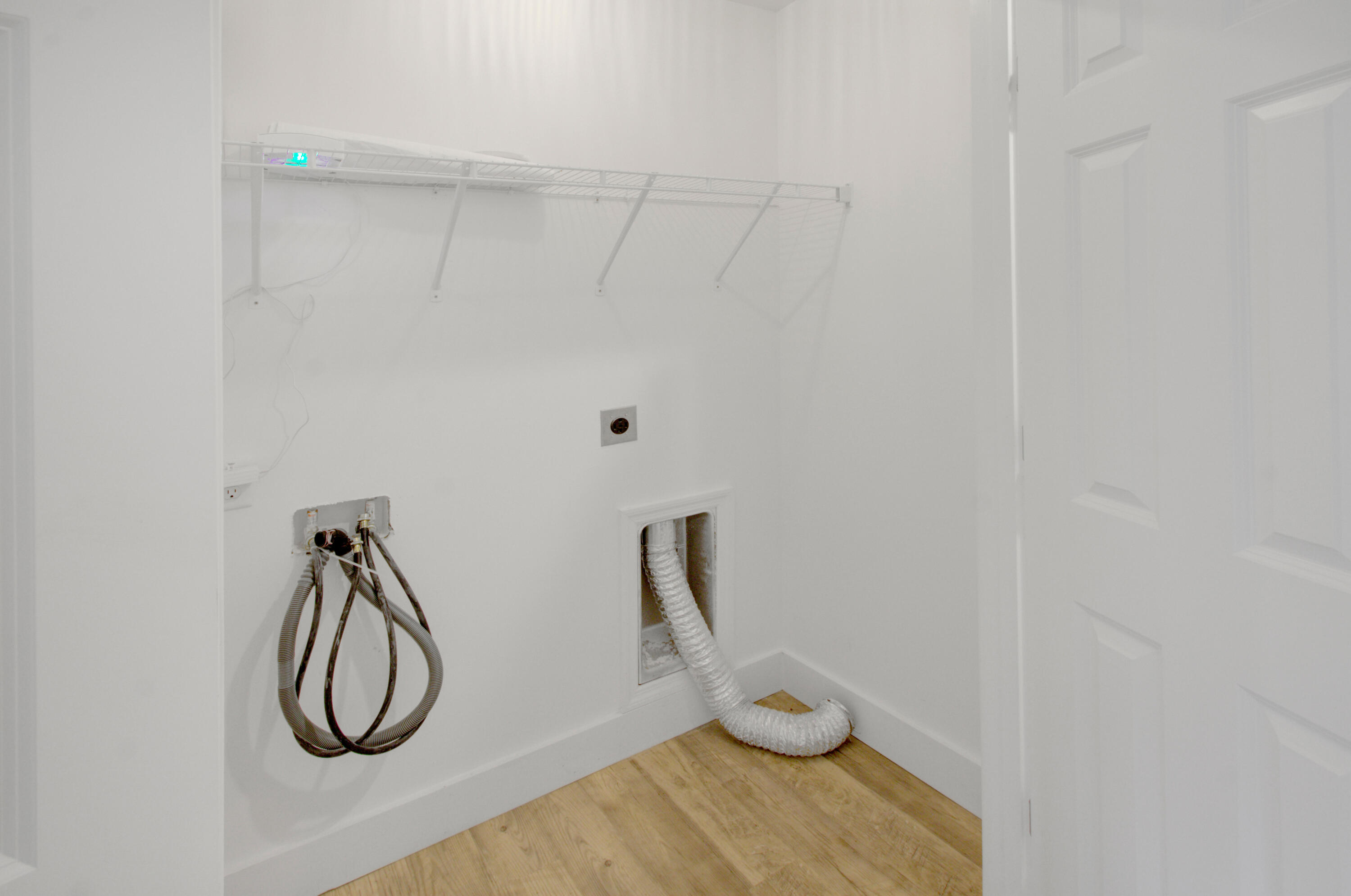 1299 Llewellyn Road Mount Pleasant, SC 29464 - Photo 10 of 29 Separate Laundry