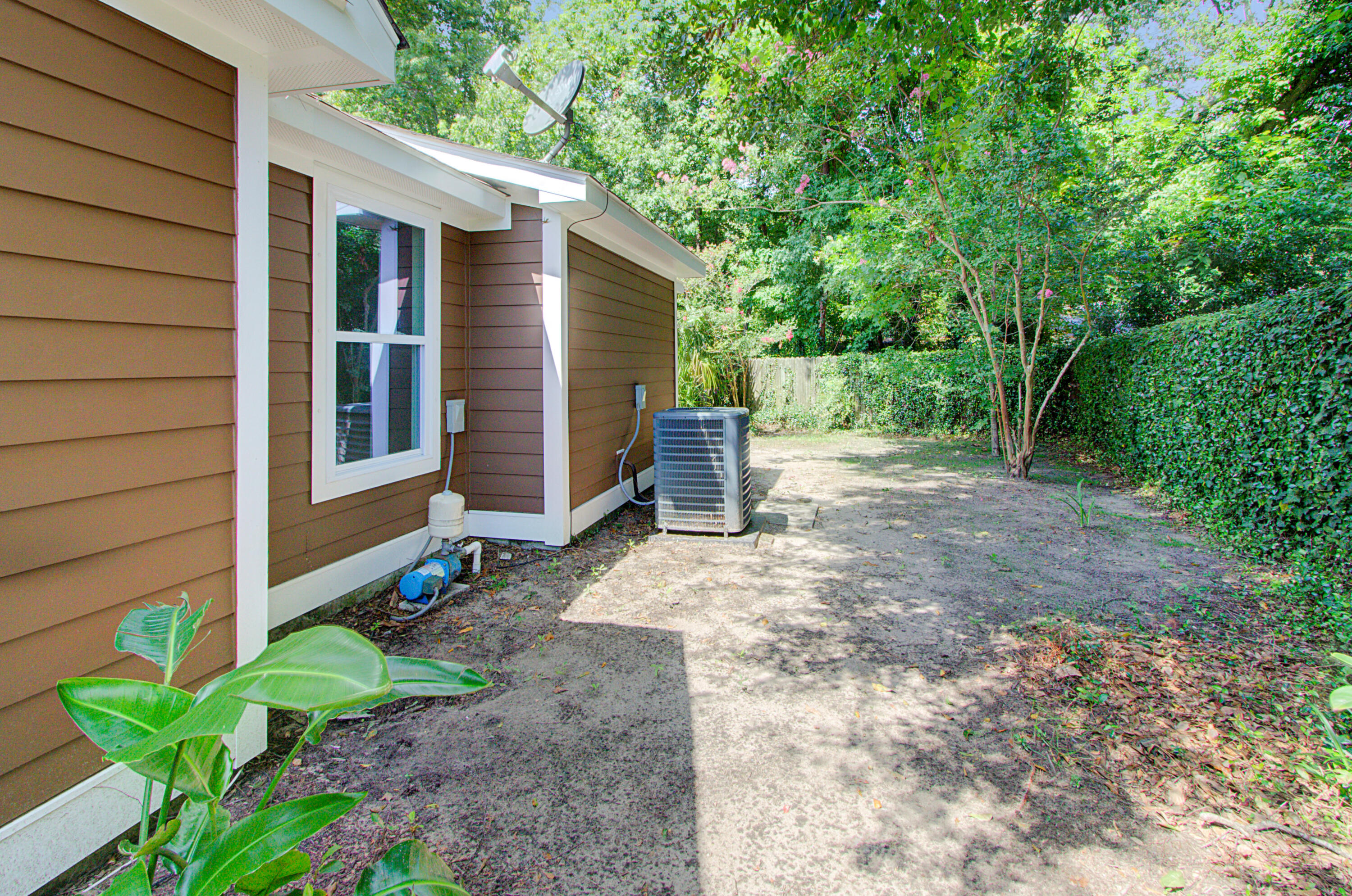 1299 Llewellyn Road Mount Pleasant, SC 29464 - Photo 20 of 29 Private Yard