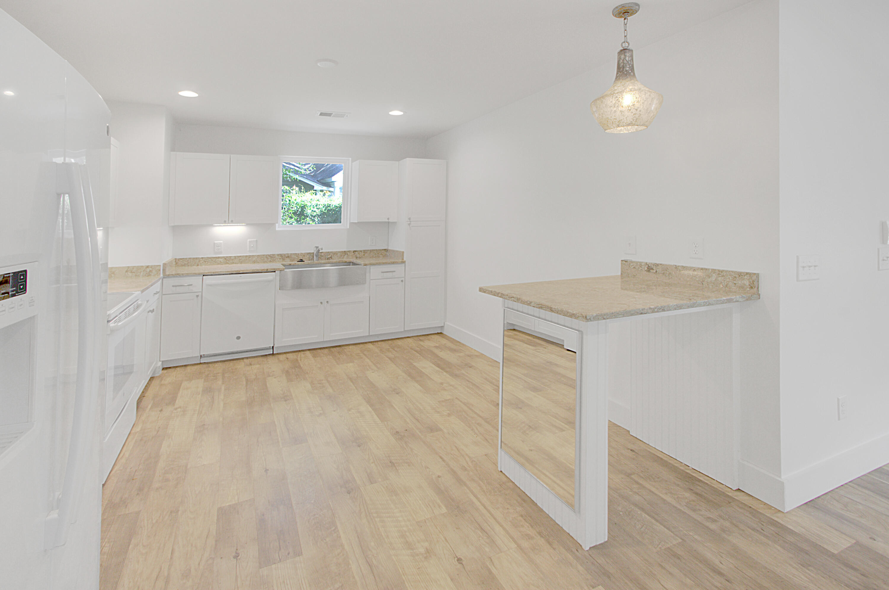 1299 Llewellyn Road Mount Pleasant, SC 29464 - Photo 7 of 29 Granite Counters
