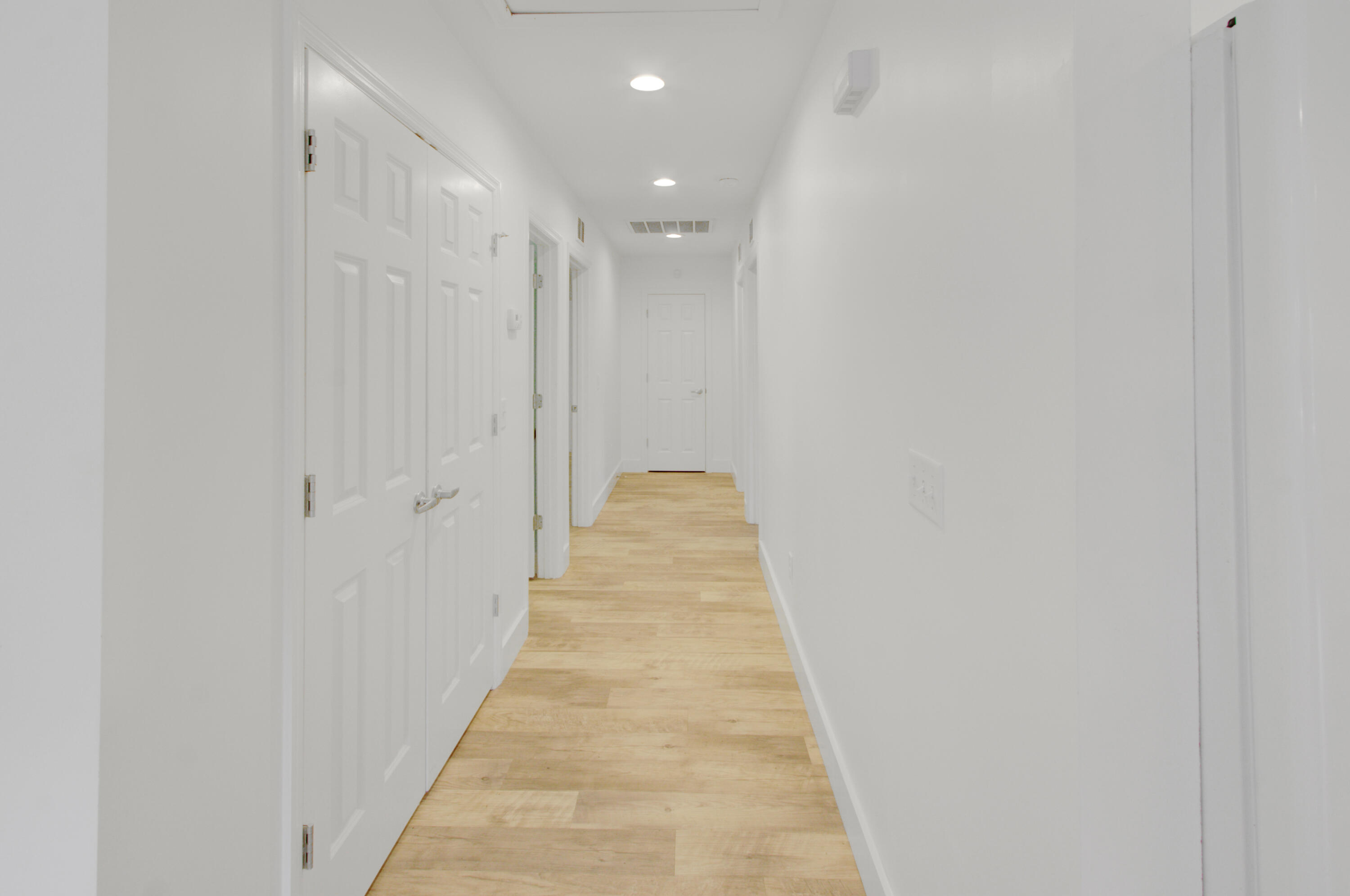 1299 Llewellyn Road Mount Pleasant, SC 29464 - Photo 9 of 29 Hallway