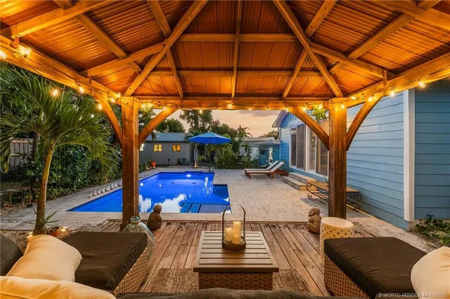 a view of a livingroom with furniture a ceiling fan and windows
