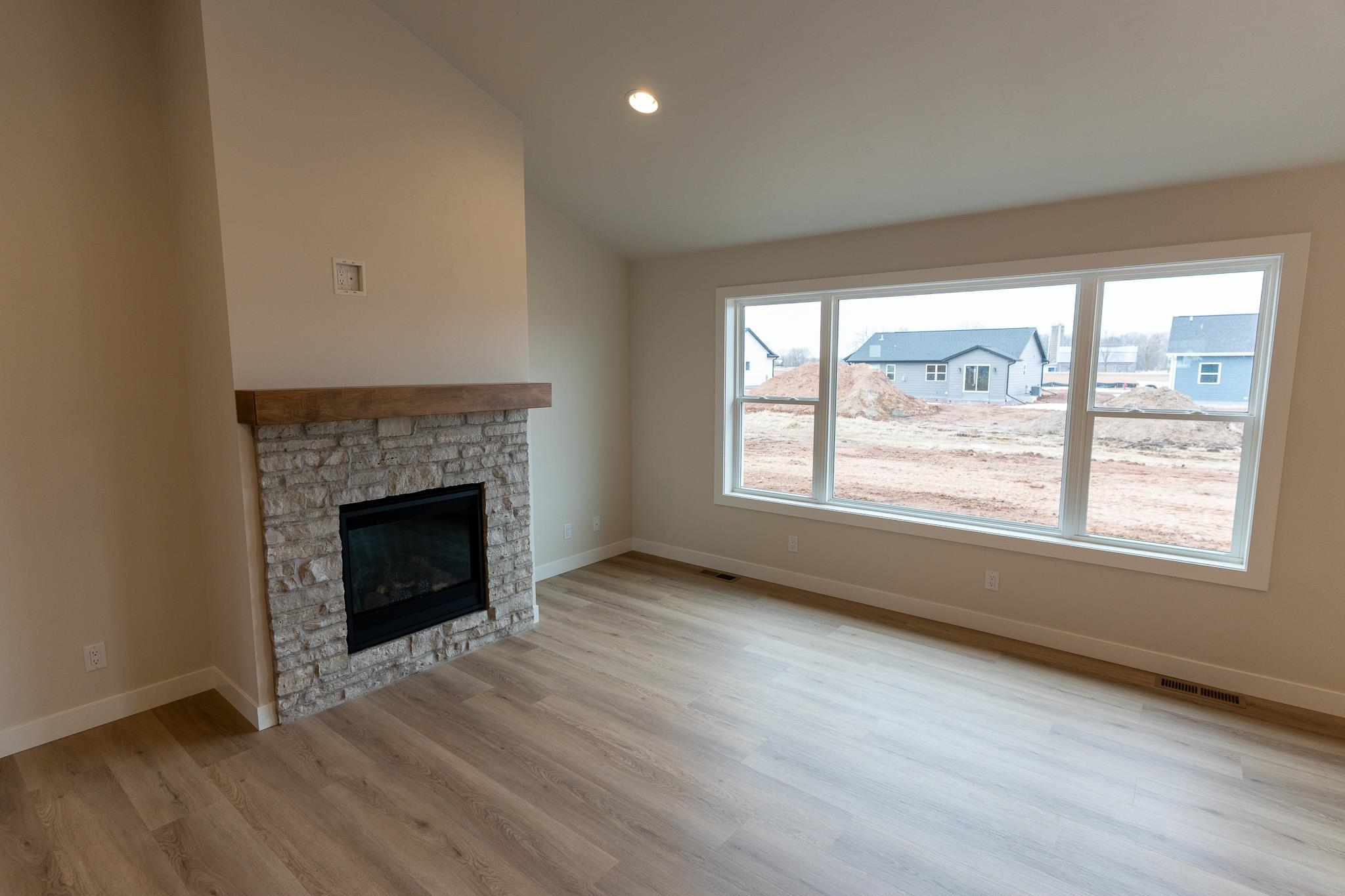 N9243 Anton Court Appleton, WI 54915 - Photo 5 of 32