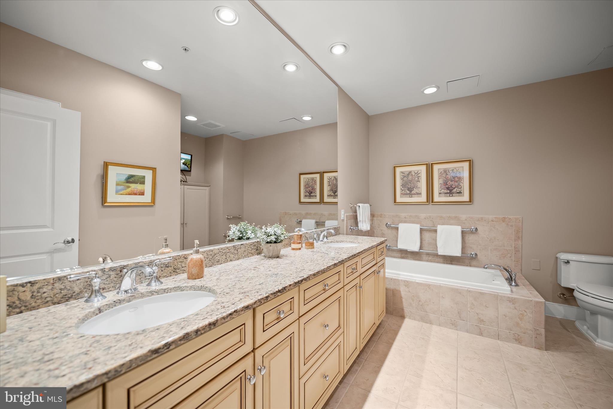 66 Franklin Street, Unit 407 Annapolis, MD 21401 - Photo 22 of 51 Primary Bathroom