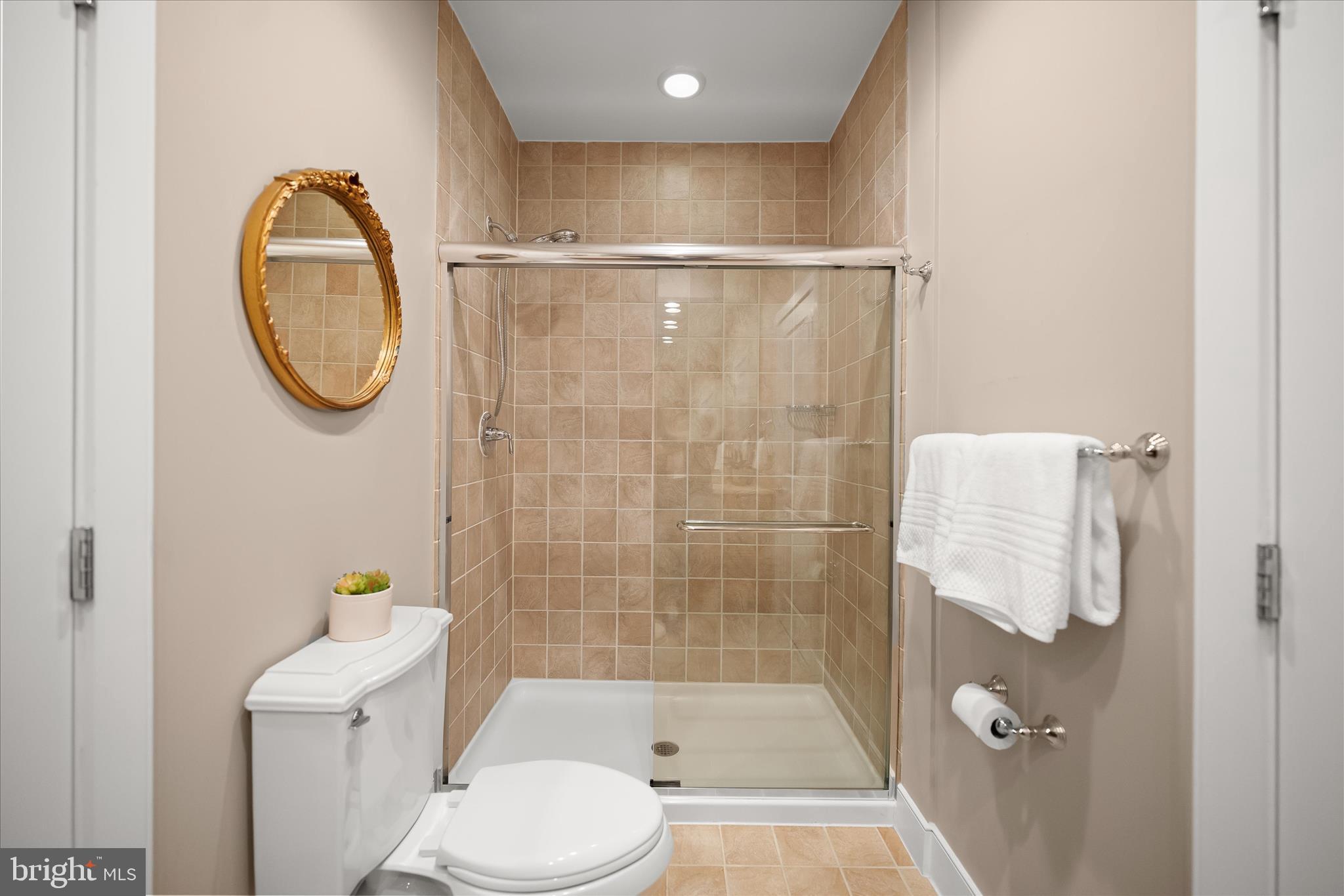 66 Franklin Street, Unit 407 Annapolis, MD 21401 - Photo 27 of 51 Full Bathroom 2