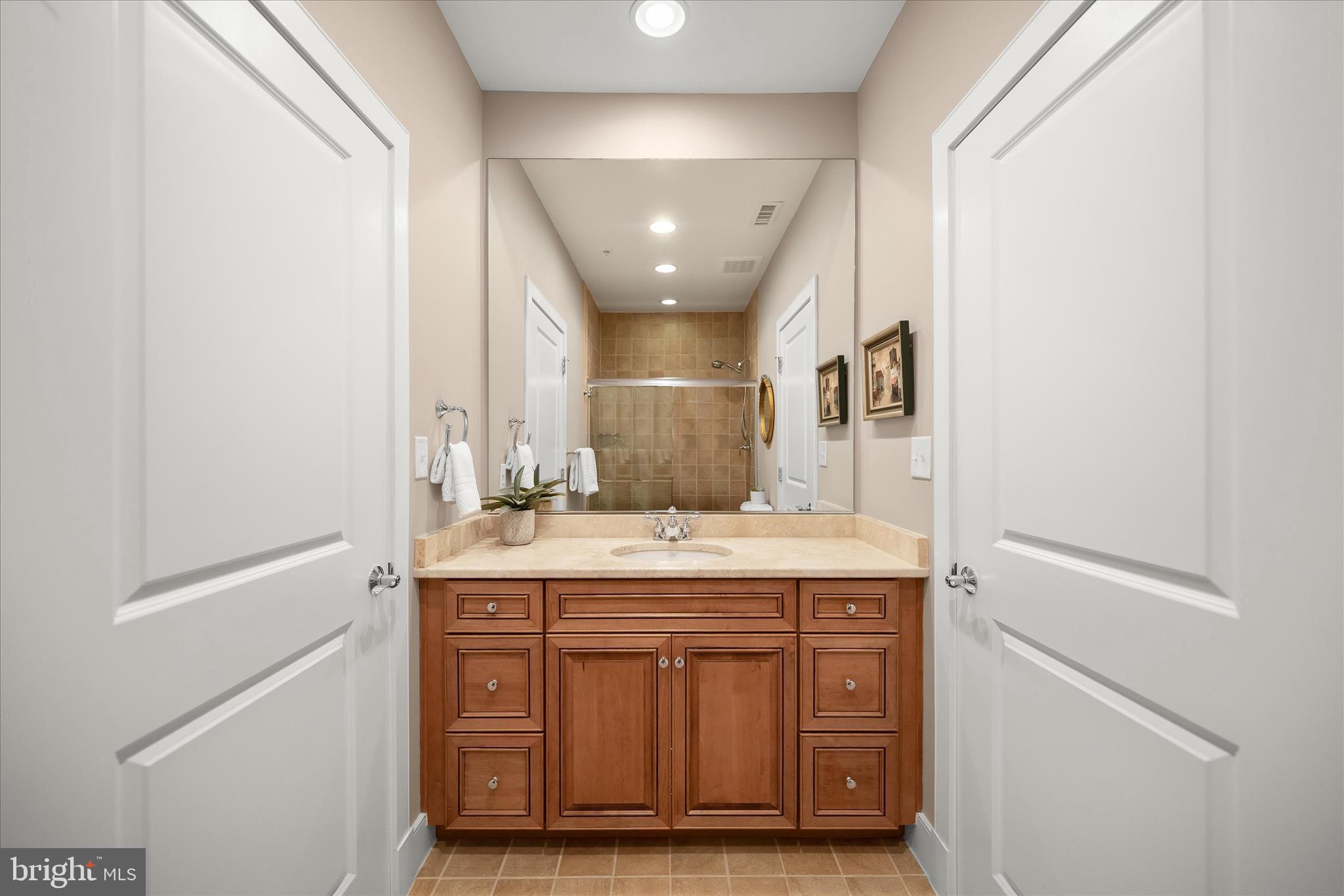 66 Franklin Street, Unit 407 Annapolis, MD 21401 - Photo 28 of 51 Full Bathroom 2