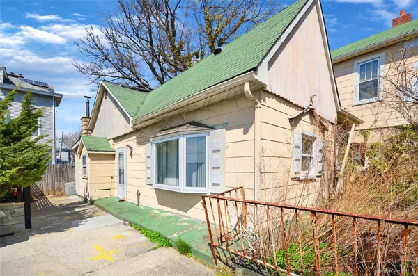 $150,000 | 99 Rochelle Street | City Island