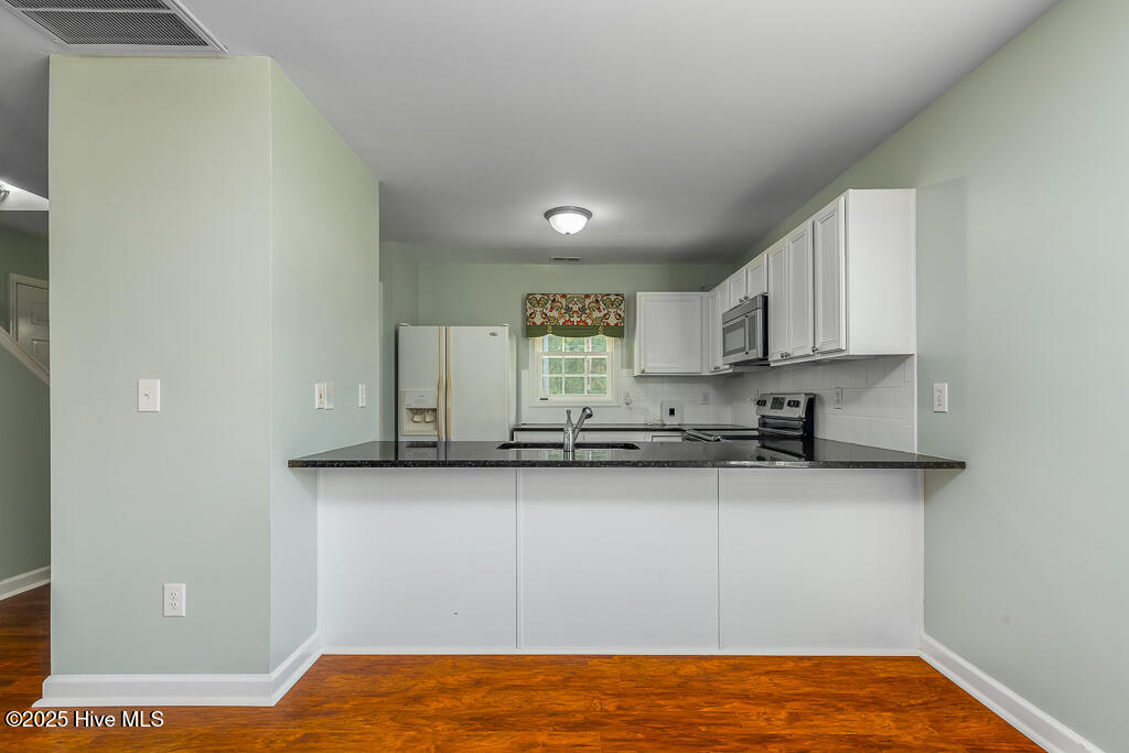 4620 Wilcox Road New Bern, NC 28562 - Photo 5 of 13 Dining