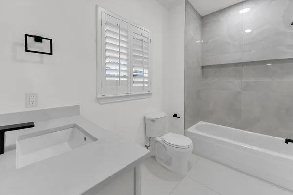 $1,250,000 | 30 East Wedgemere Circle, The Woodlands, TX 77381