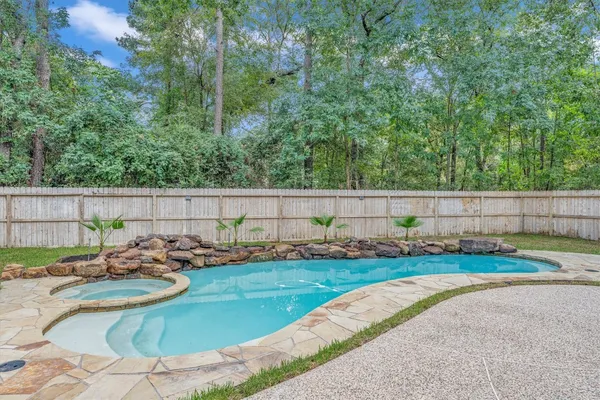 $1,250,000 | 30 East Wedgemere Circle, The Woodlands, TX 77381