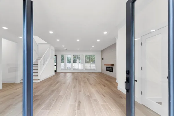 $1,250,000 | 30 East Wedgemere Circle, The Woodlands, TX 77381
