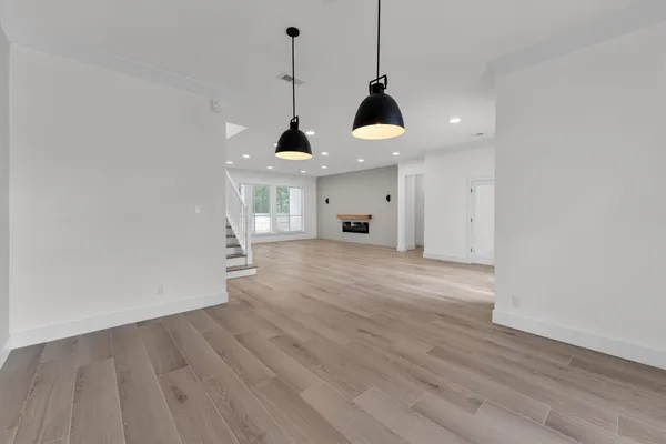 $1,250,000 | 30 East Wedgemere Circle, The Woodlands, TX 77381