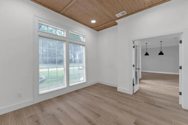 $1,250,000 | 30 East Wedgemere Circle, The Woodlands, TX 77381