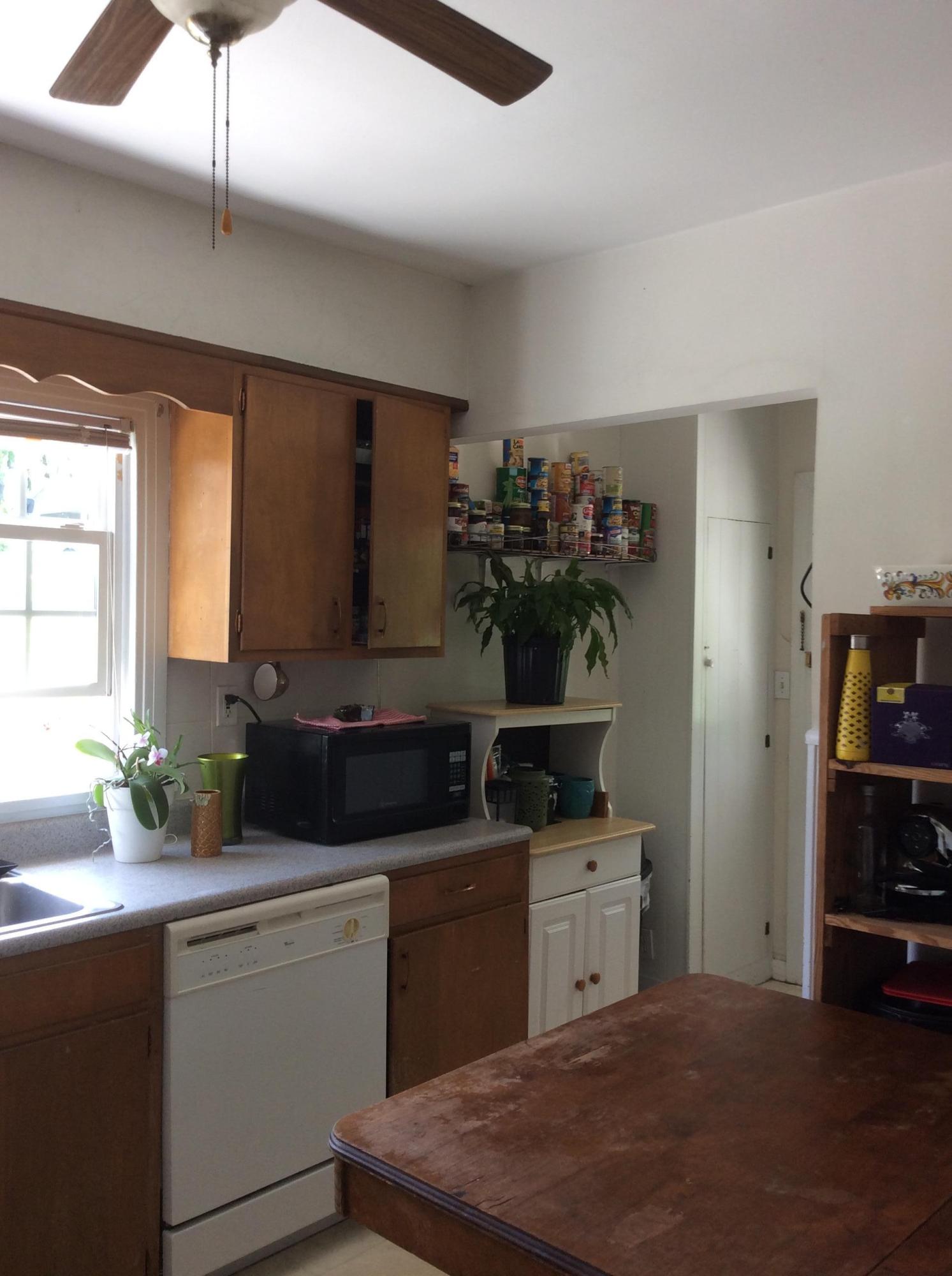 207 South Everett High Road Maryville, TN 37804 - Photo 18 of 29 KItchen w/ laundry nook at backdoor
