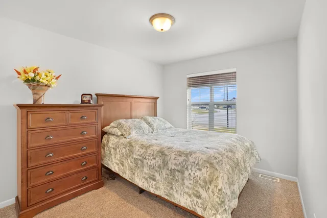 $529,900 | 830 Burr Oak Lane, Oconomowoc, WI 53066