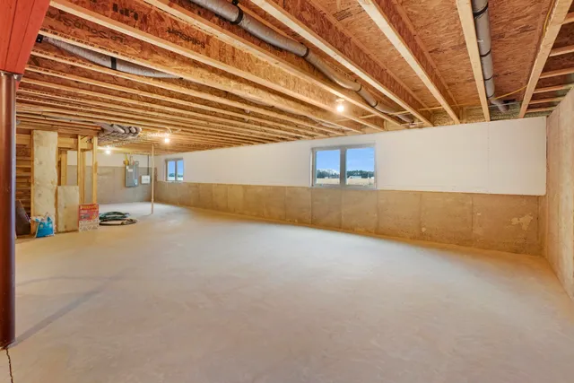 $529,900 | 830 Burr Oak Lane, Oconomowoc, WI 53066