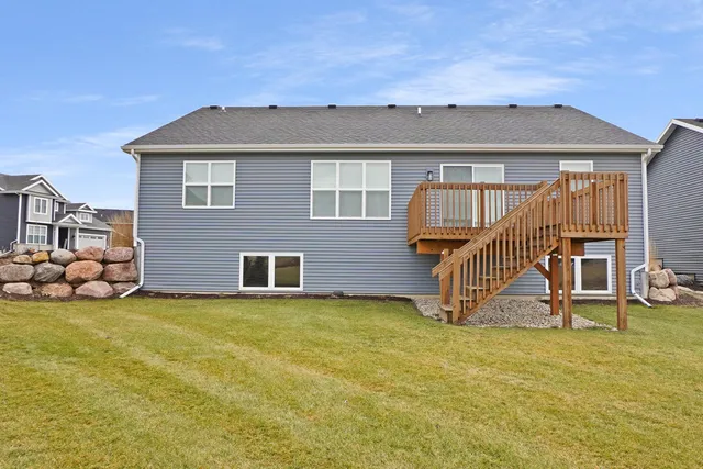 $529,900 | 830 Burr Oak Lane, Oconomowoc, WI 53066