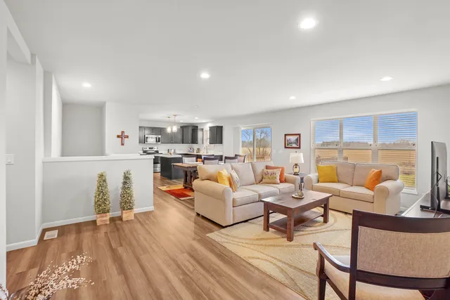 $529,900 | 830 Burr Oak Lane, Oconomowoc, WI 53066