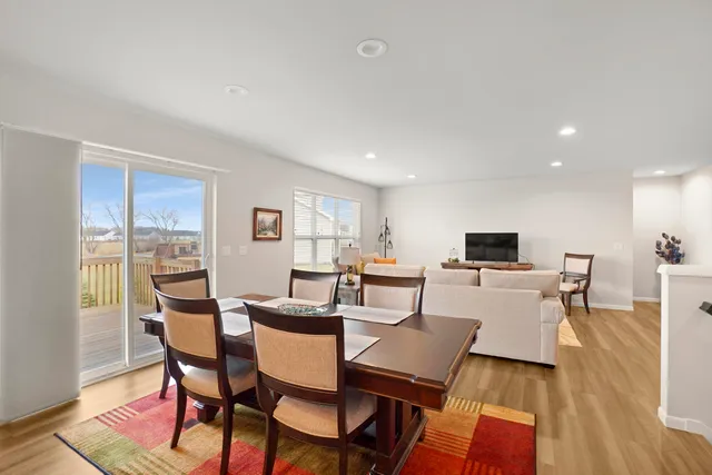 $529,900 | 830 Burr Oak Lane, Oconomowoc, WI 53066