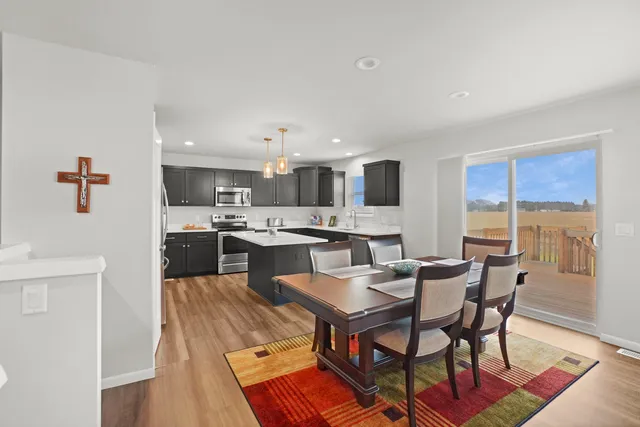 $529,900 | 830 Burr Oak Lane, Oconomowoc, WI 53066