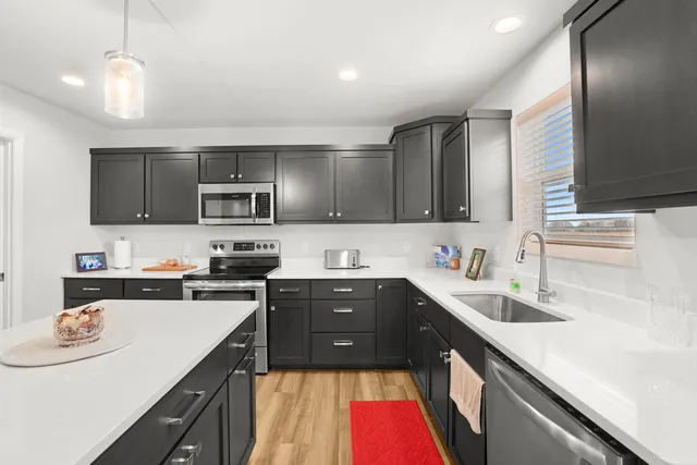 $529,900 | 830 Burr Oak Lane, Oconomowoc, WI 53066