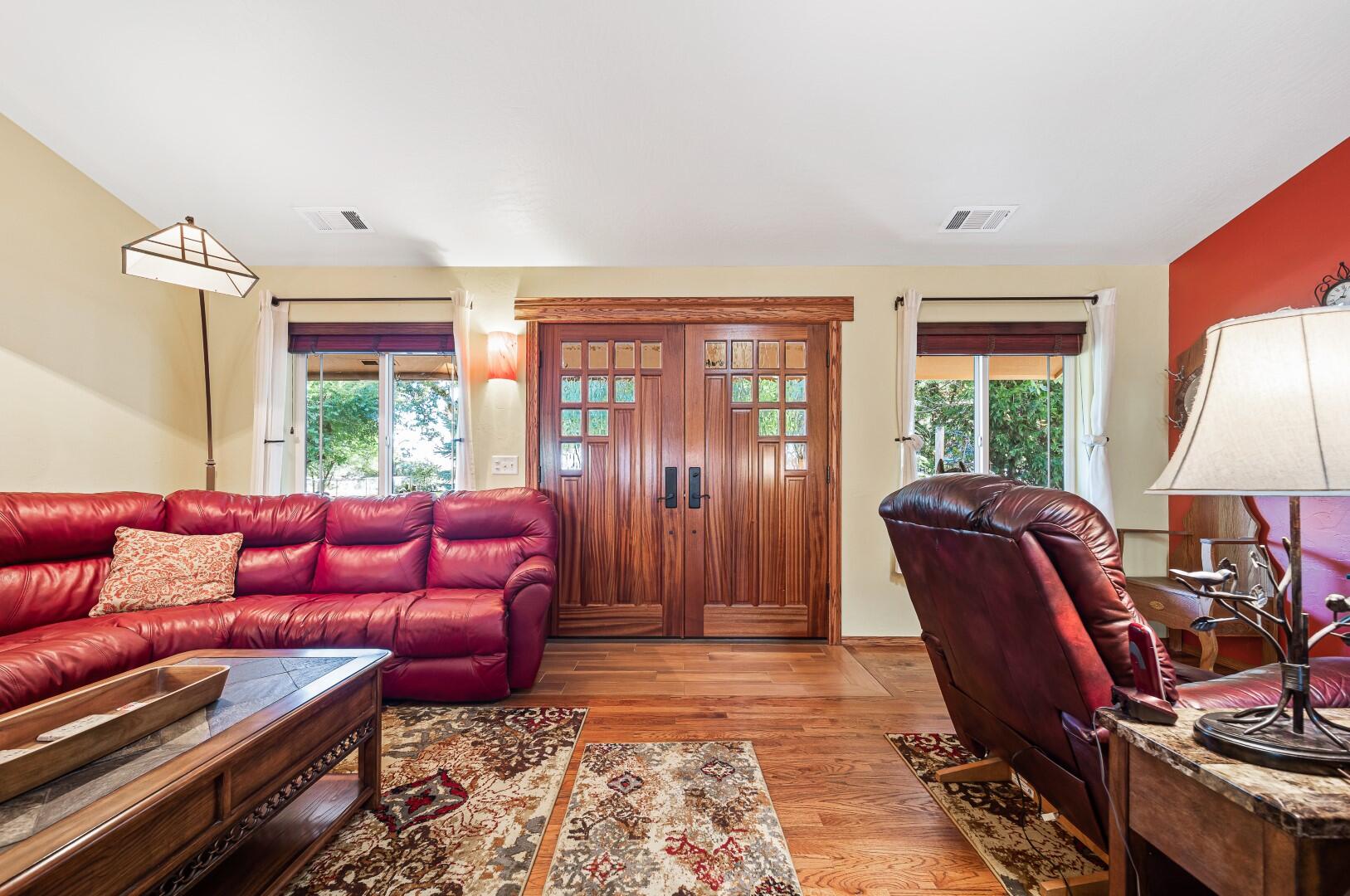 15638 Jones Road White City, OR 97503 - Photo 16 of 65 B13 Living Room Entrance