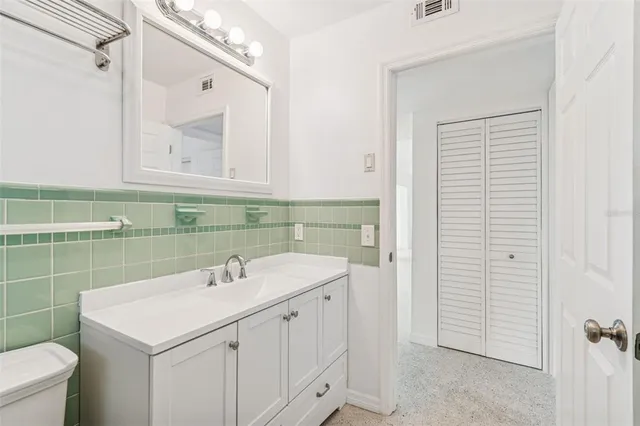 $2,800 | 2411 Bay Boulevard, Unit 1, Indian Rocks Beach, FL 33785