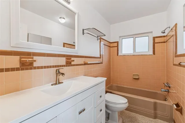 $2,800 | 2411 Bay Boulevard, Unit 1, Indian Rocks Beach, FL 33785