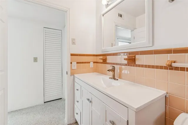 $2,800 | 2411 Bay Boulevard, Unit 1, Indian Rocks Beach, FL 33785