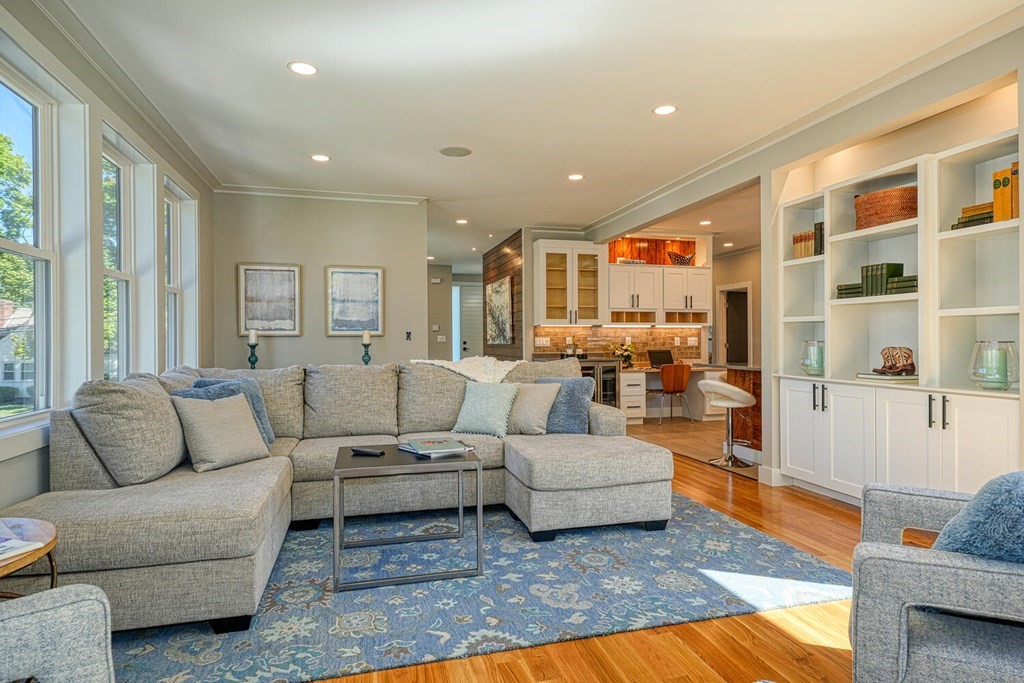 257 Beal Road Waltham, MA 02453 - Photo 6 of 36