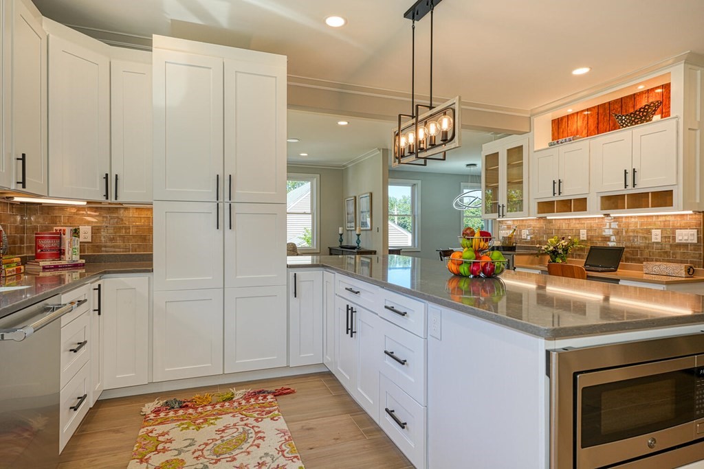 257 Beal Road Waltham, MA 02453 - Photo 9 of 36