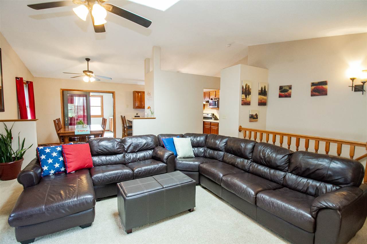 623 Nodaway Drive Center Point, IA 52213 - Photo 5 of 36 Gallery Image 5