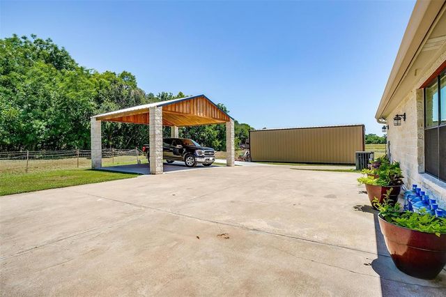 a view of a house with backyard and porch